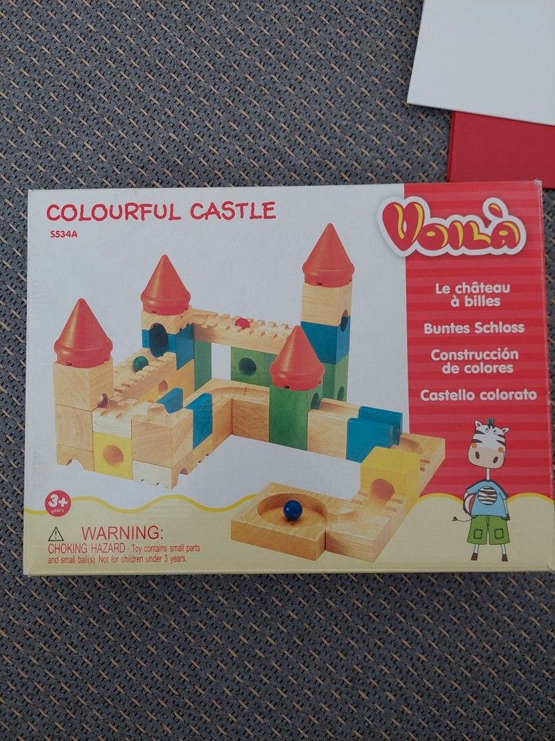 Colourful castle kuularatarakennuspeli