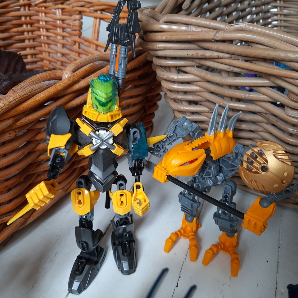 Bionicle (11-12 kpl) + osia