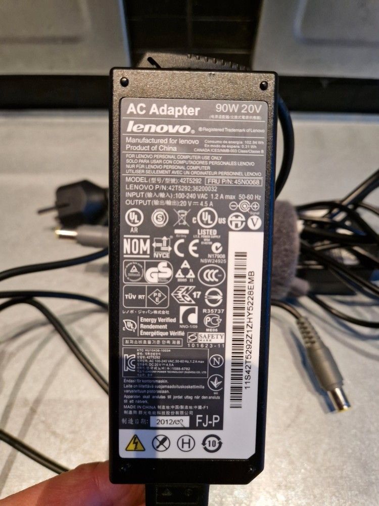 AC adapter Lenovo 90W 20V