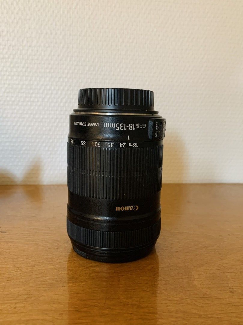 Canon EF-S 18-135mm f/3.5-5.6 IS lens objektiivi