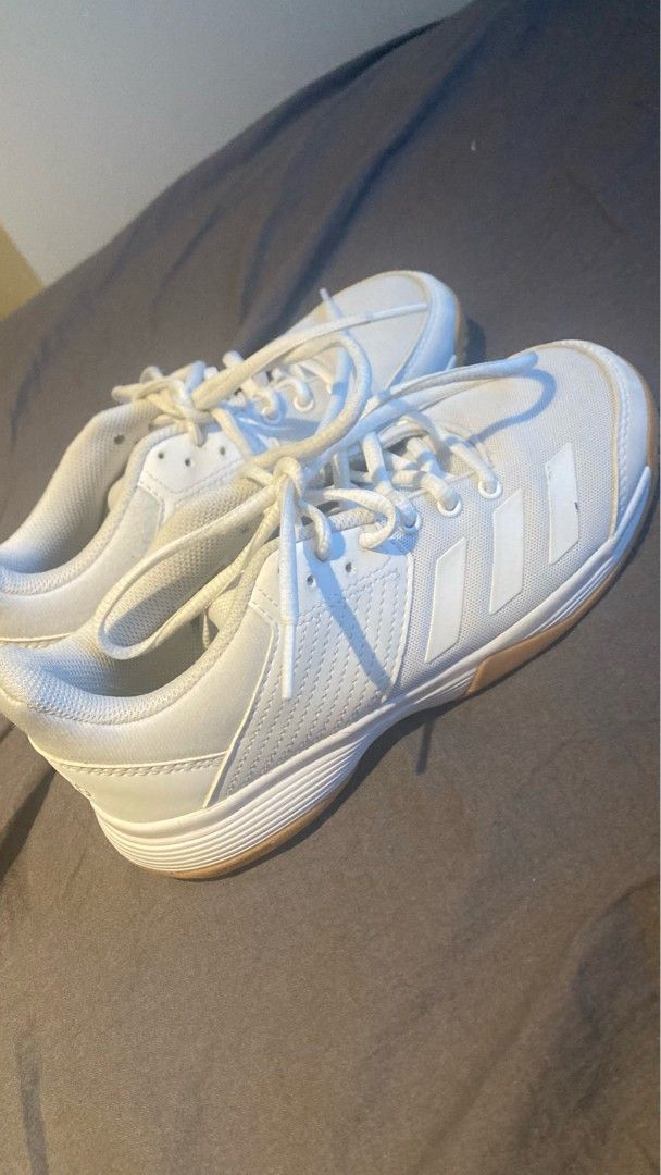 Adidas sisäpelikengät