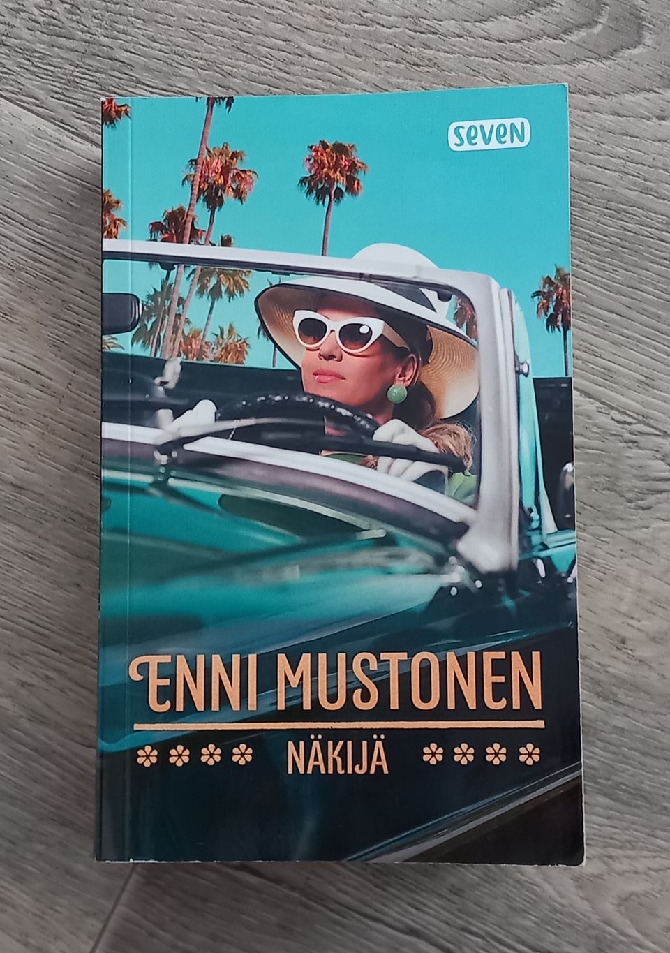 Enni Mustonen - Näkijä