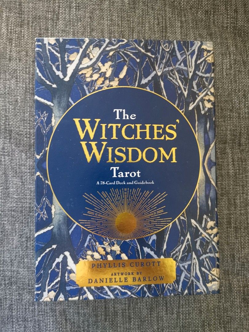 The Witches Wisdom Tarot-kortit ja opaskirja