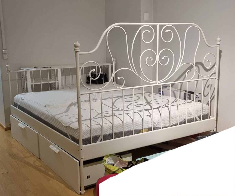 Metallinen valkoinen 160x200 sänky romanttinen