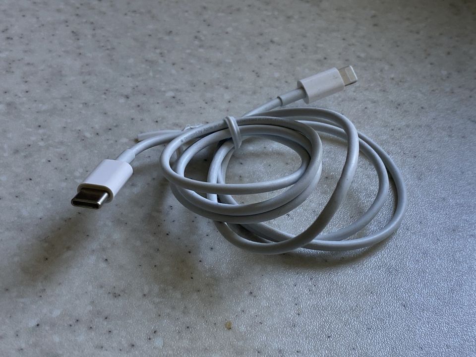 Lightning to USB-C kaapeli, alkuperäinen Apple