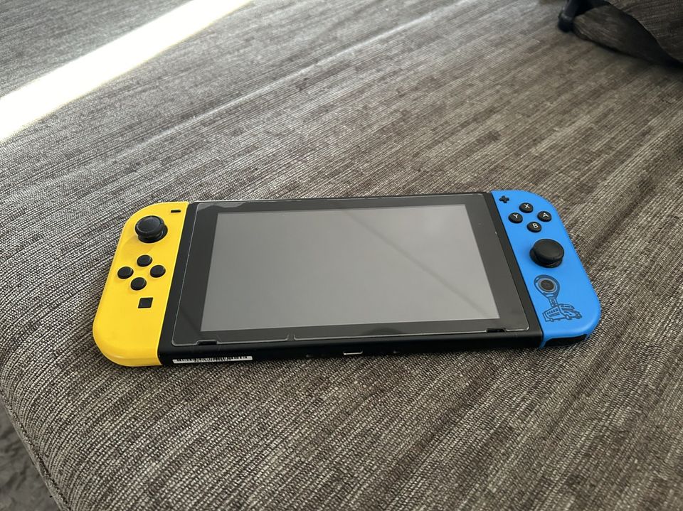 Nintendo Switch (Fortnite Edition)
