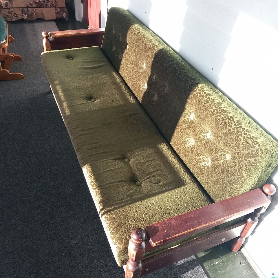 Retro 1960luvun vihreä levitettävä sohva samettia