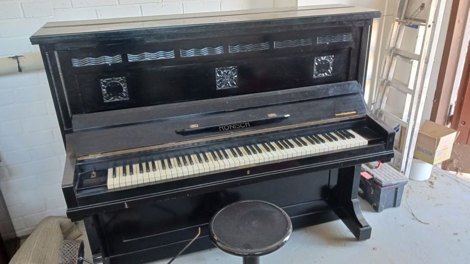 Rönisch piano