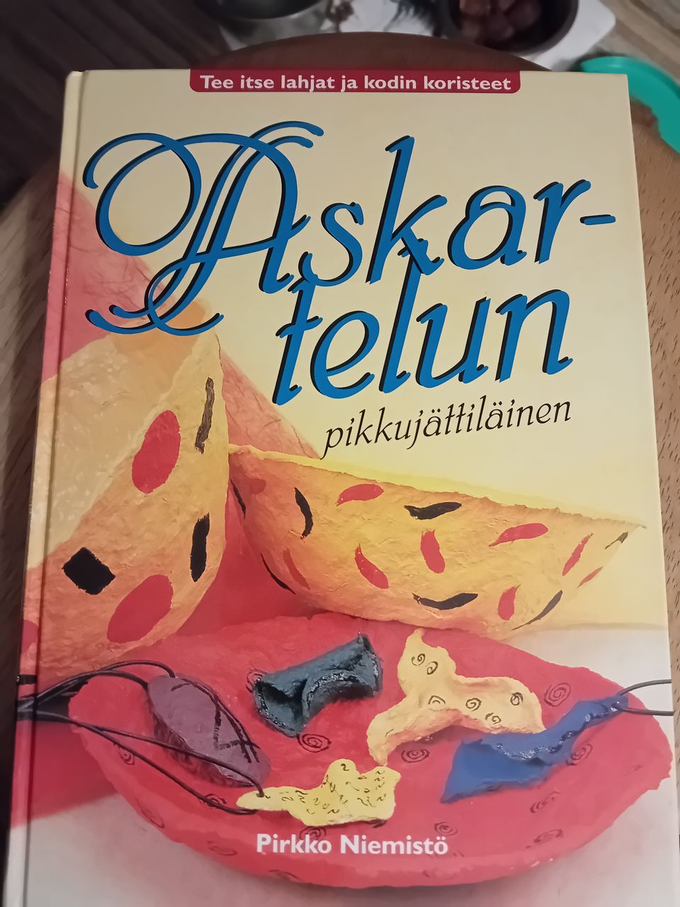 Askartelukirja. Askartelun pikkujättiläinen