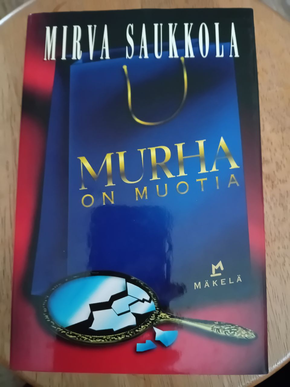 Kirja  . Murha on muotia