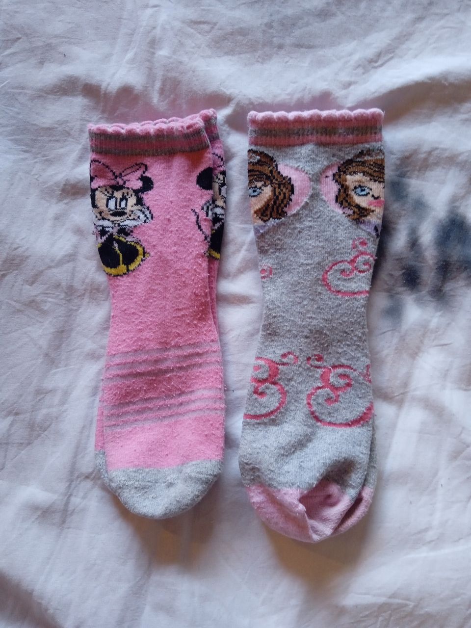 2 paria Disney sukkia
