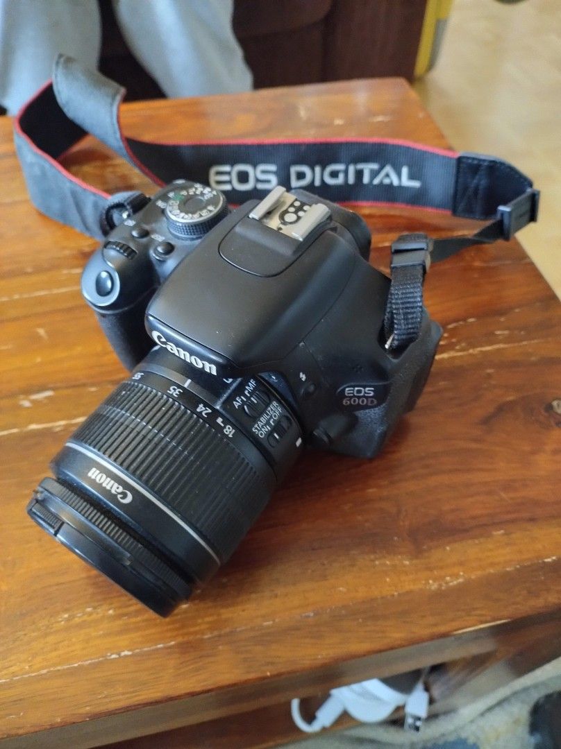 Canon EOS 600D + 2 objektiivia (200eur/tarjoa)