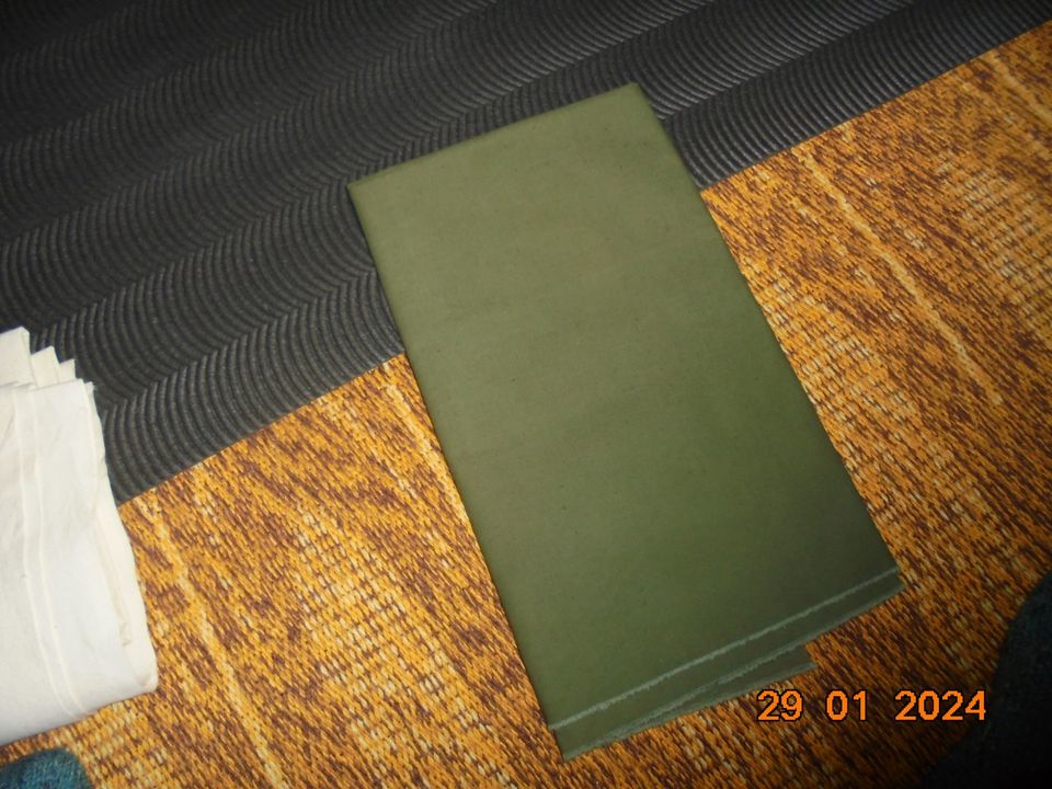 Vihreä kangas pit. 152 cm, lev 69