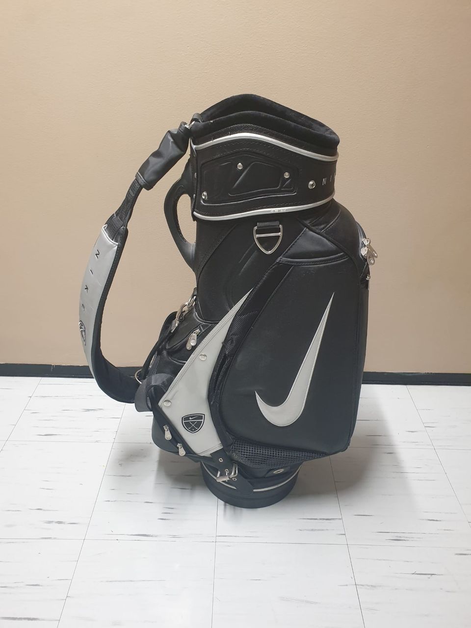 Nike Golf Tour bag, hyväkuntoinen (Hki)