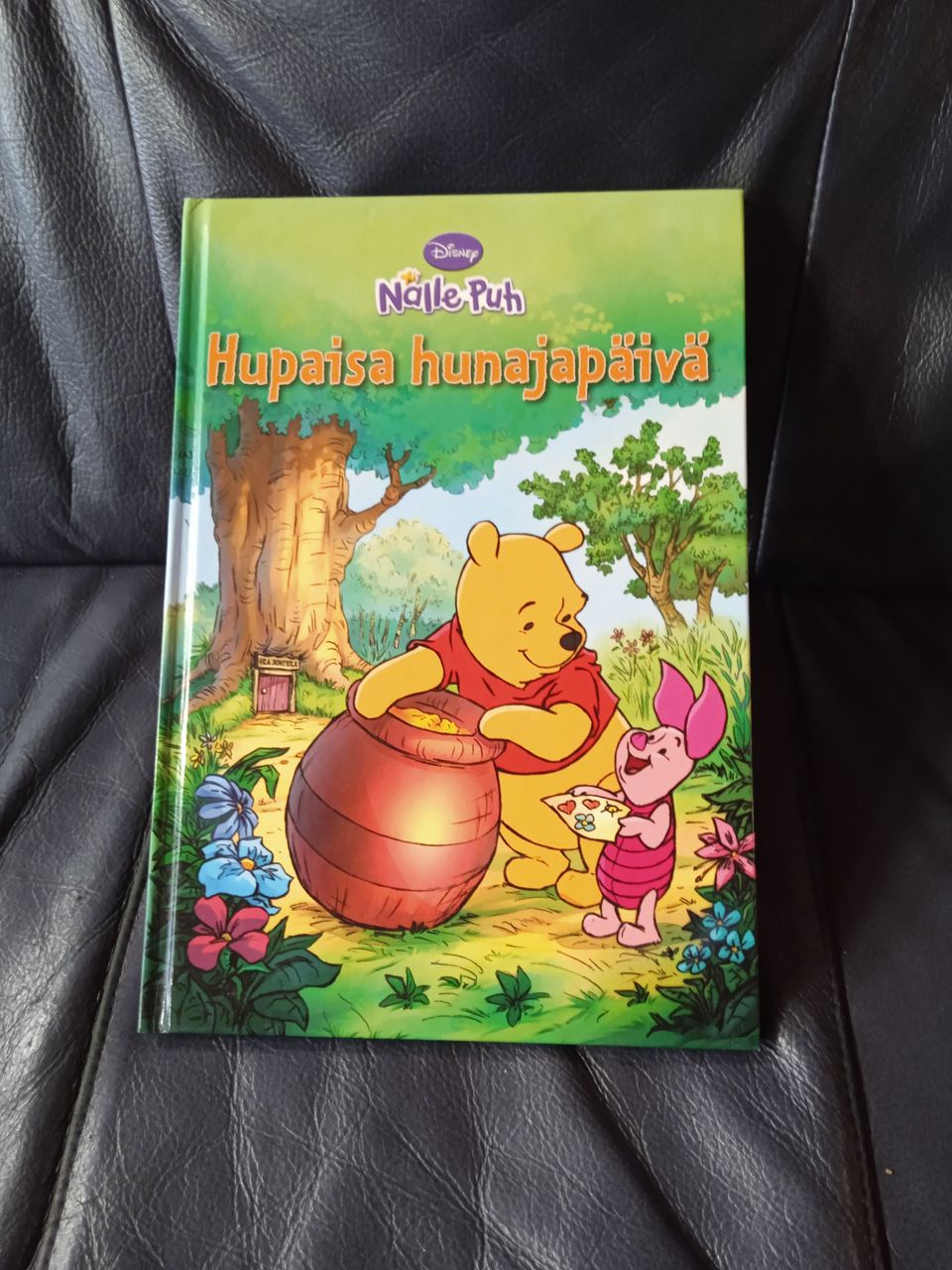 Hupaisa hunajapäivä uusi Disney Nalle Puh kirja