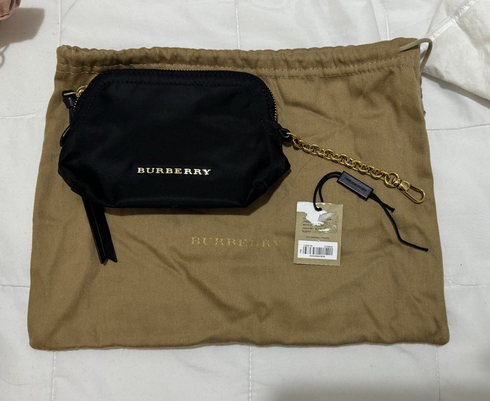 Burberry small pouch musta