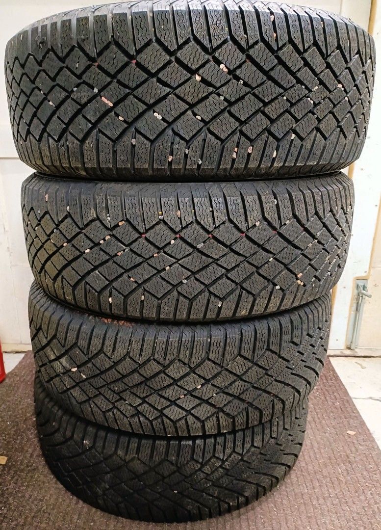 Continental VikingContact 7 215/60 R 16 99T