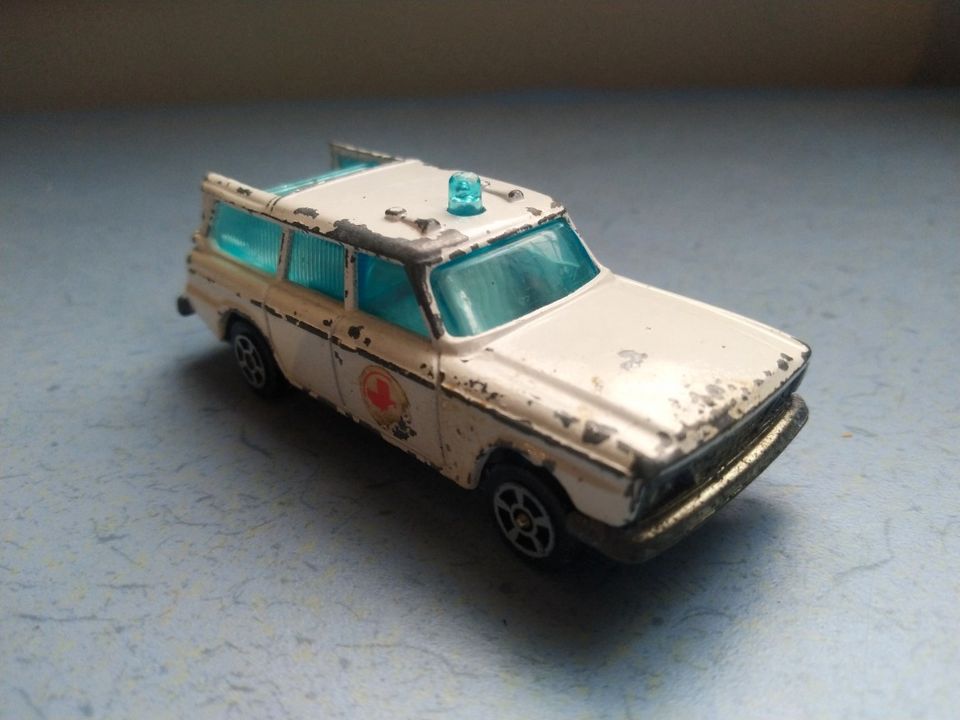Corgi Studebaker ambulanssi