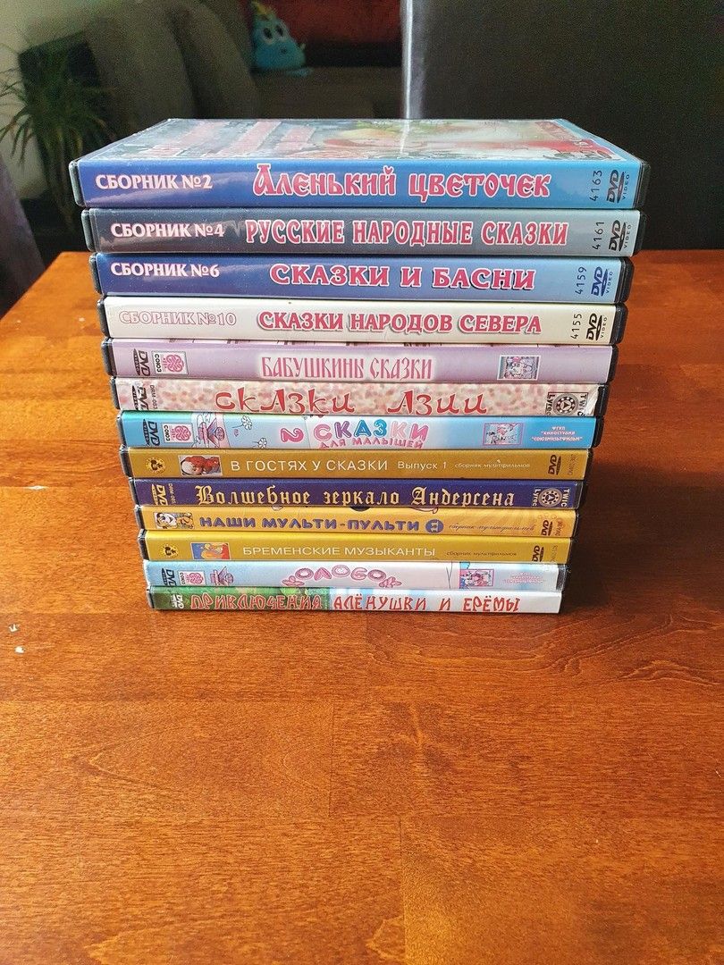 Добрые детские мультики на DVD, на каждом диске несколько мультфильмов