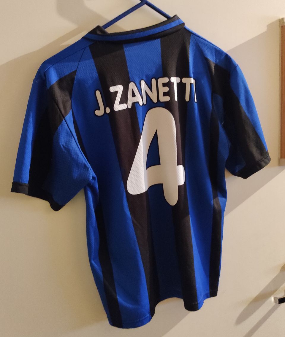 J Zanetti paita