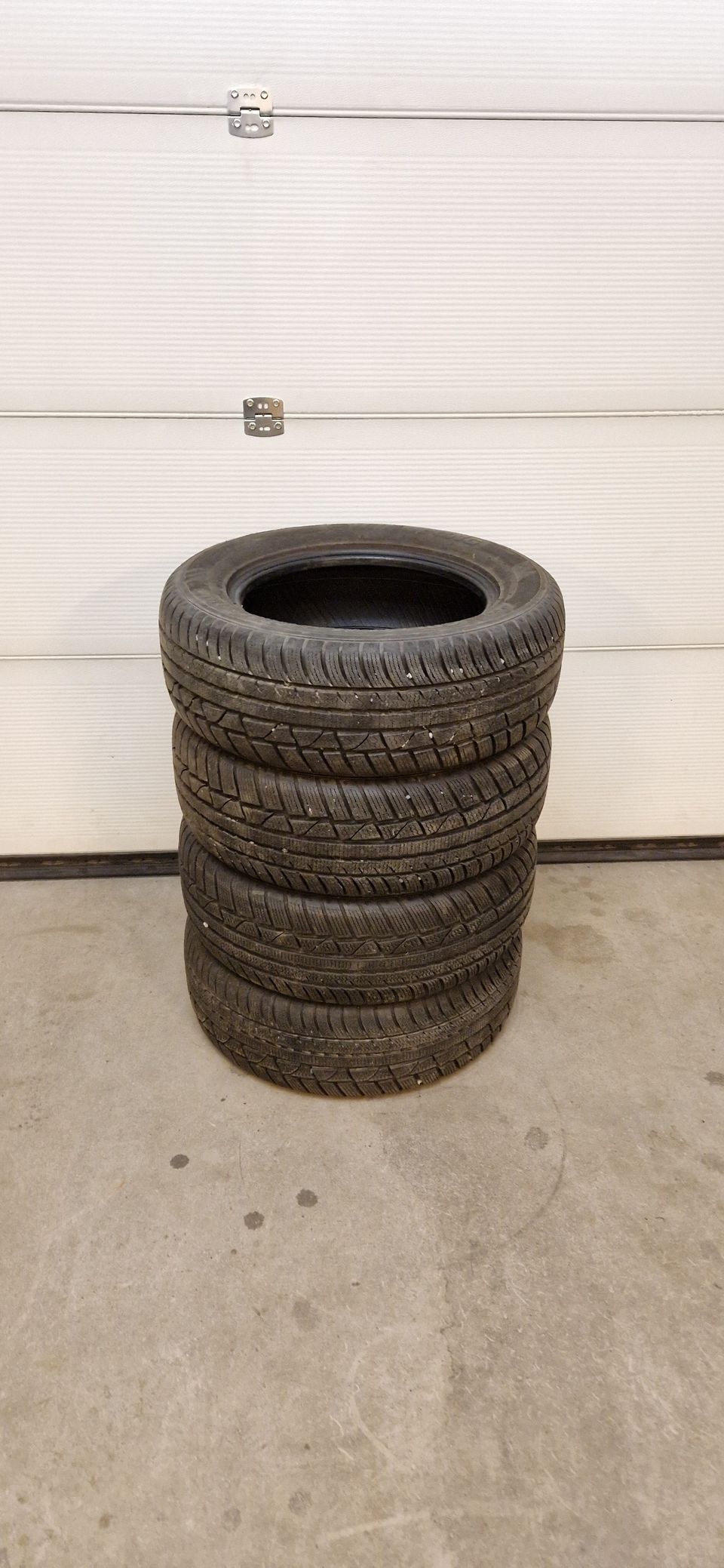 Kitka-/kesärenkaat 225/60R16