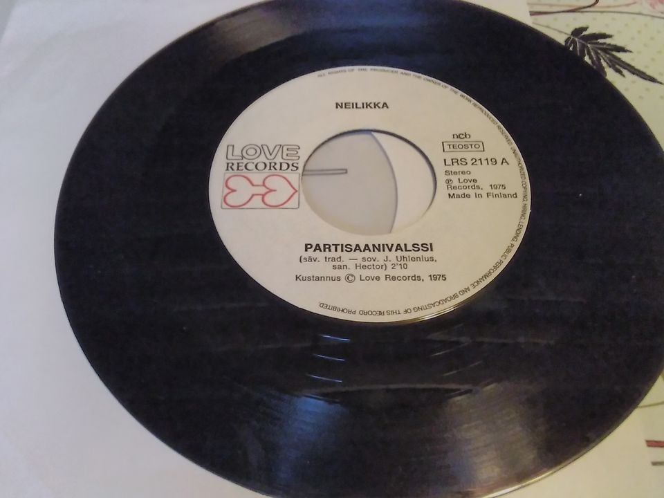 Neilikka 7" Partisaanivalssi