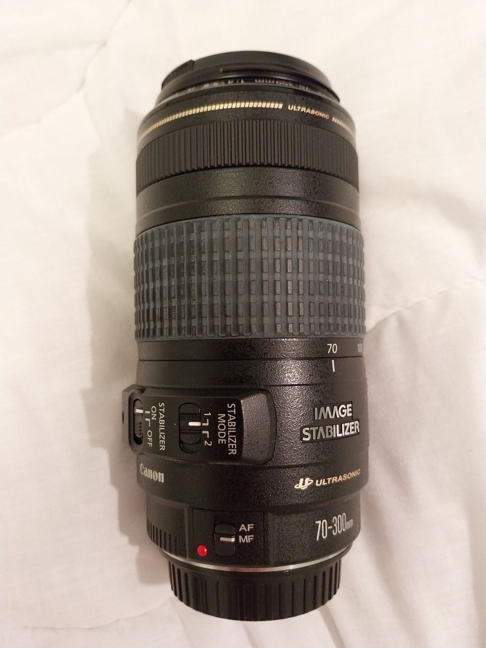 Canon EF 70-300 mm F/4-5,6 IS USM -objektiivi