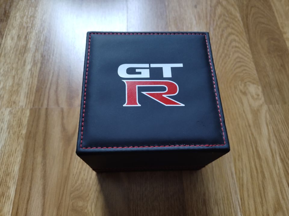 Nissan GT-R kello