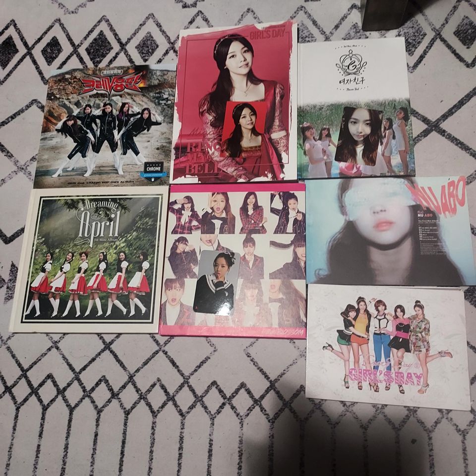 Kpop albumeita (EXID, AOA Gfriend jne.)