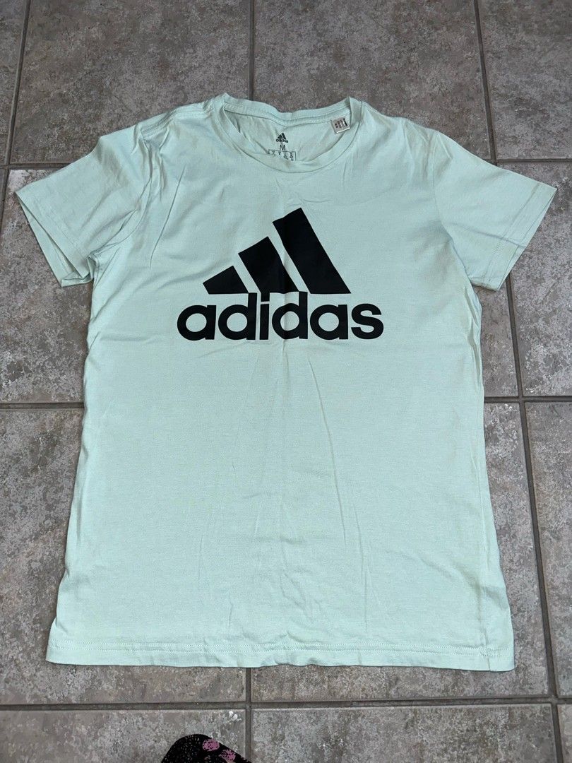 Uusi Adidas T-paita, koko M