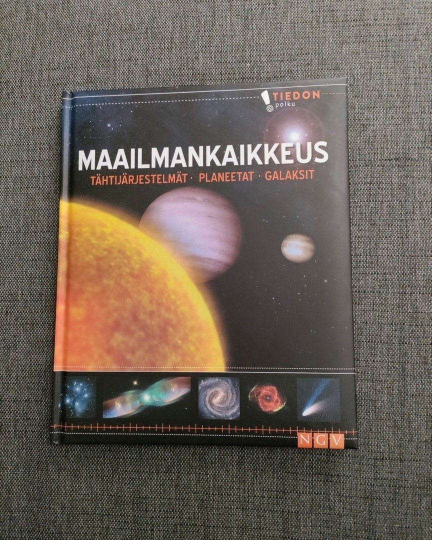 Maailmankaikkeus -kirja