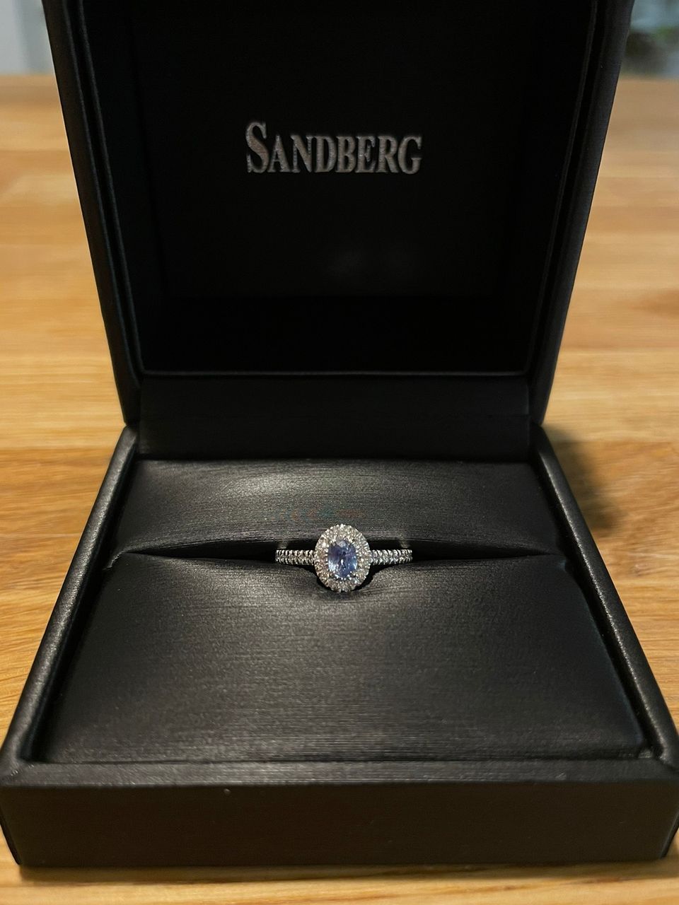 Sandberg Toivomuslähde V-850w valkokultainen timanttisormus, koko 17