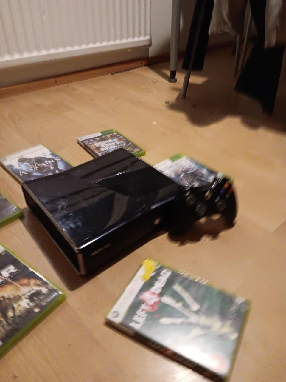 Kuin uusi Xbox360musta,ohjain, +7 peliä