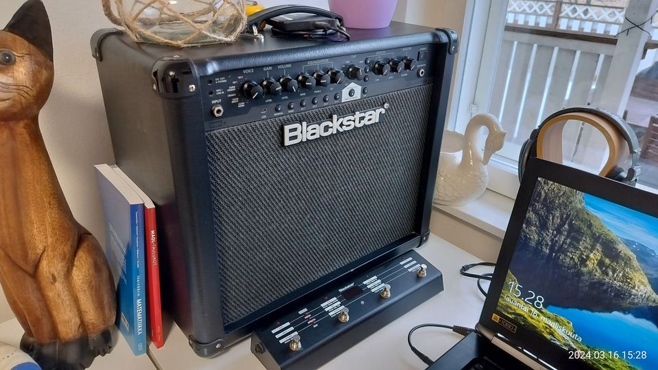 Blackstar 30VTP + Pedaali, Kitarakombo