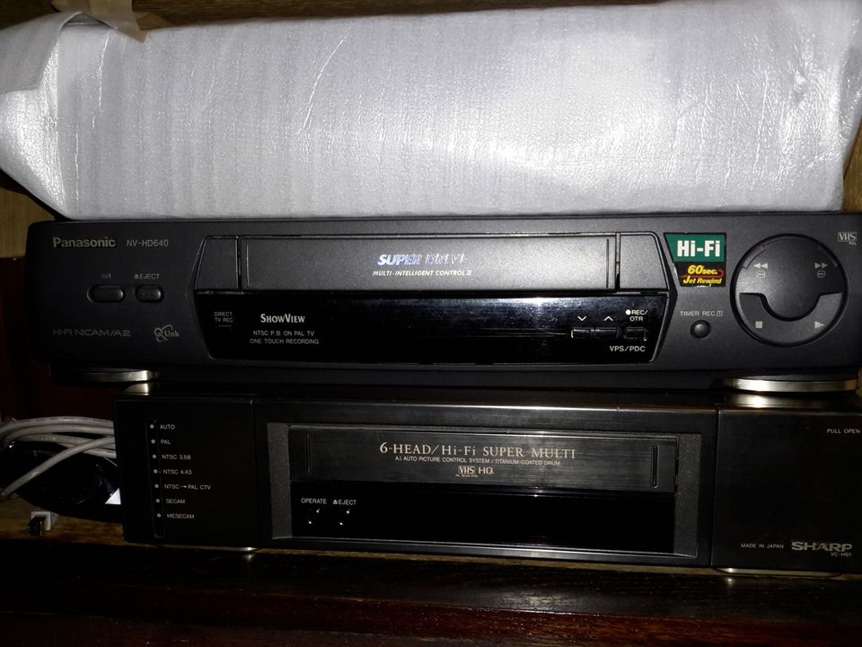 Vhs-Soitin Panasonic NV-HD640 + kaukosäädin