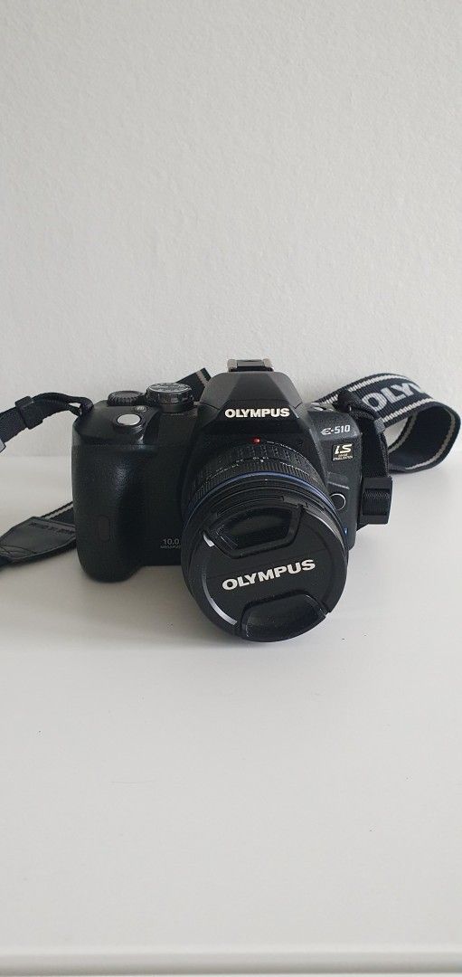 Olympus e-510 järjestelmäkamera + objektiivi