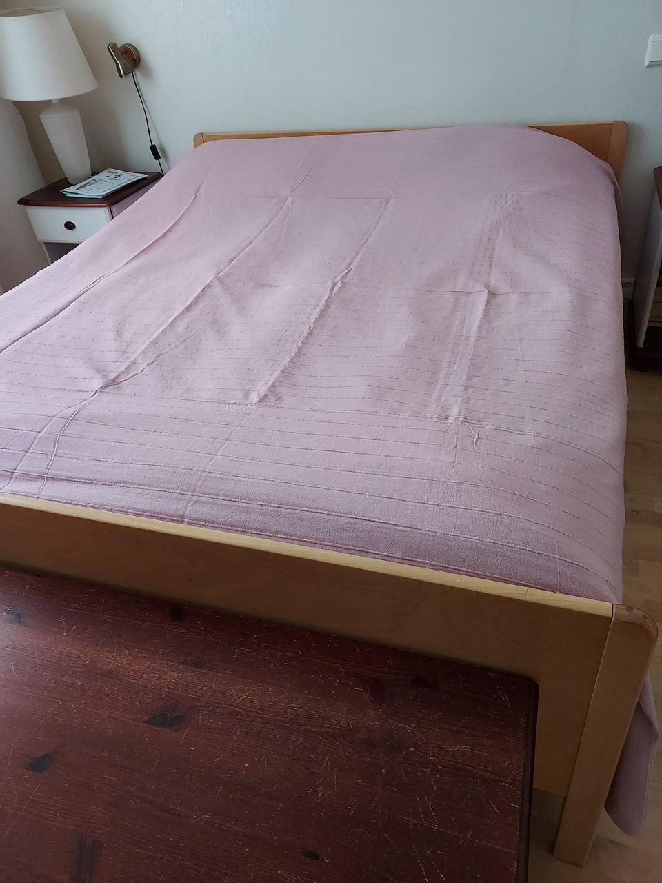 Vaaleanpunainen päiväpeite parivuoteeseen 250*240 cm Ikea