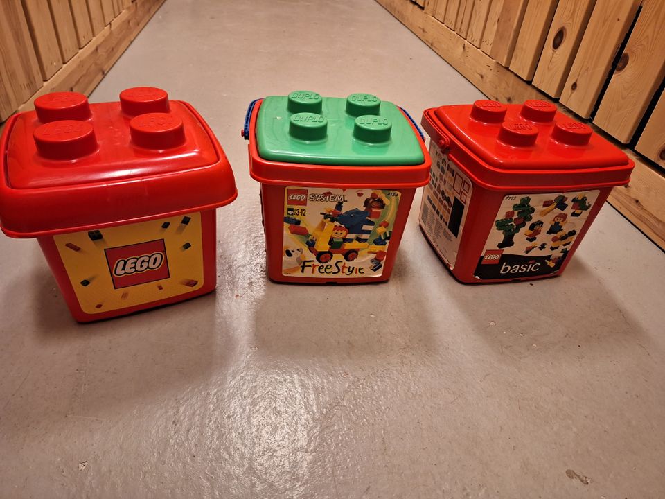 3 kpl Lego laatikoita