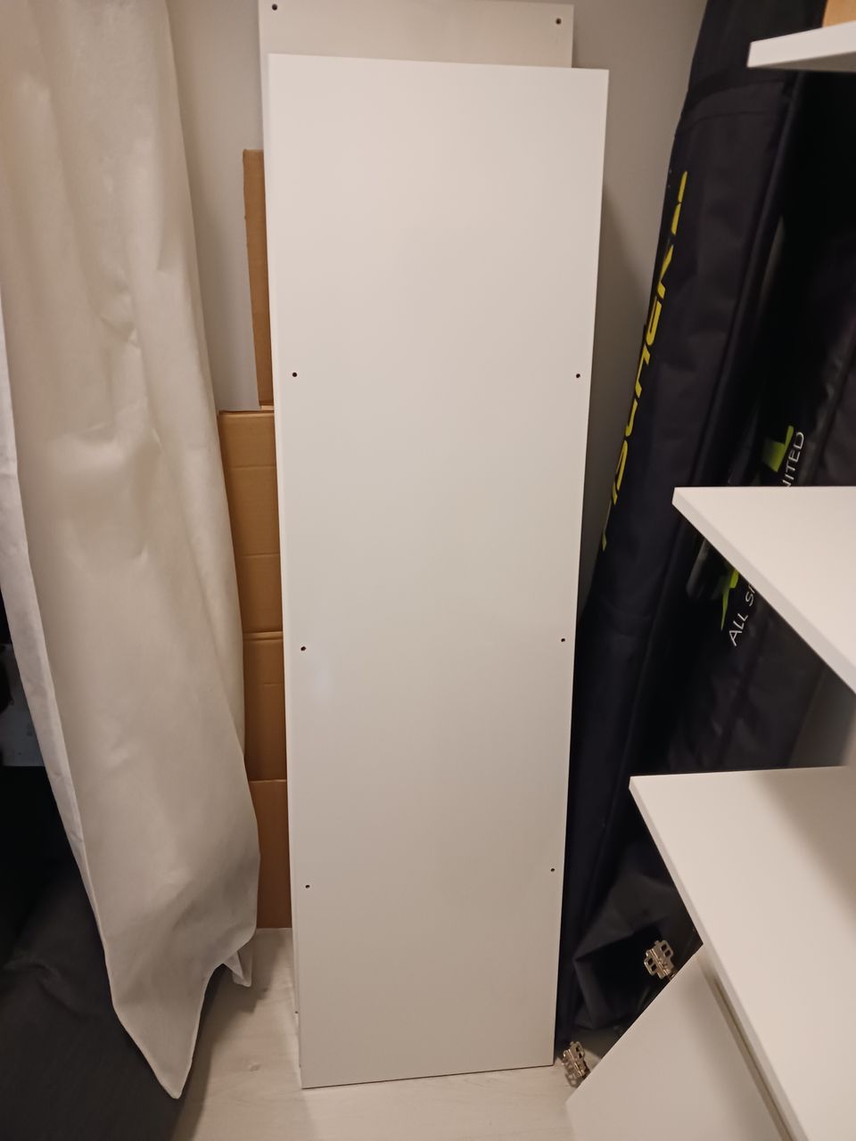 Ikean Expedit/Kallax 4x4 lokeron korkeakiiltovalkoinen hyllykkö