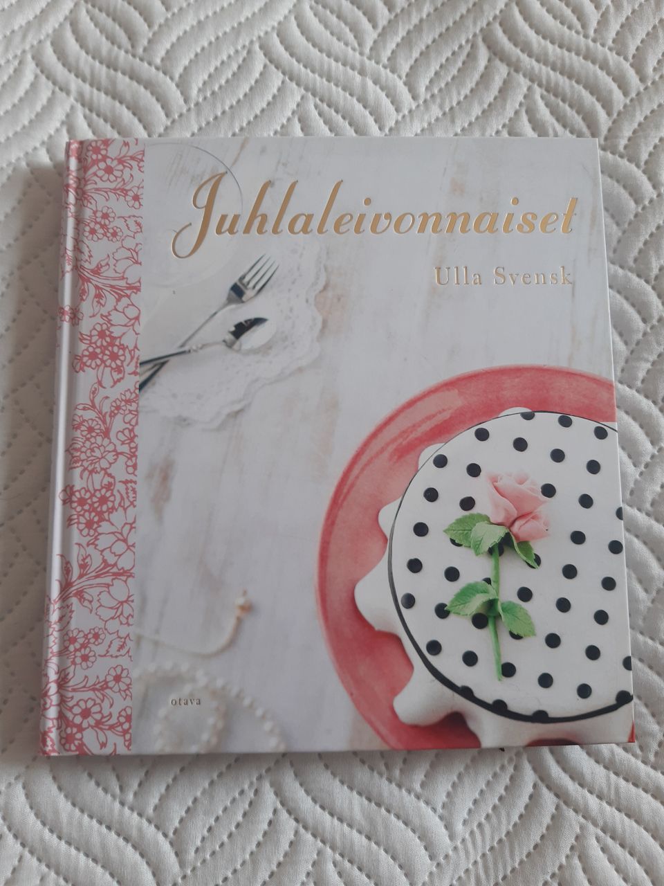 Juhlaleivonnaiset-reseptikirja