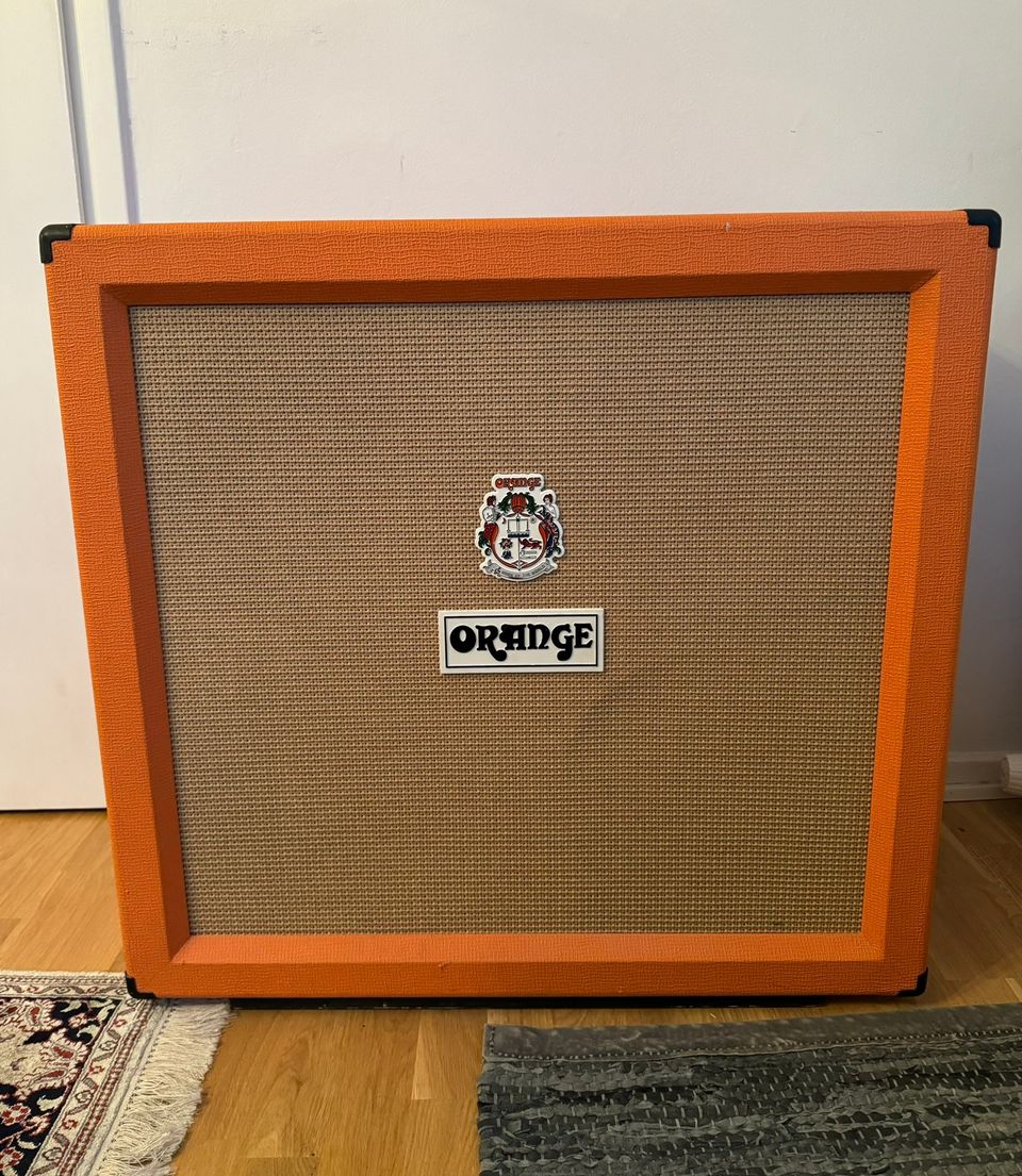 Orange PPC412 kitarakaappi