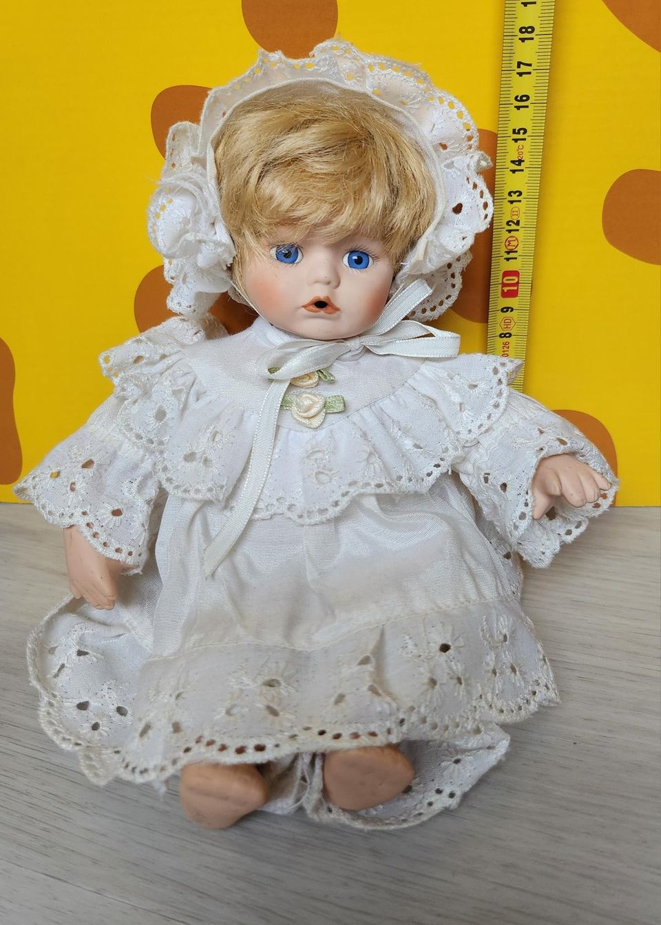 Vintage posliininen nukke
