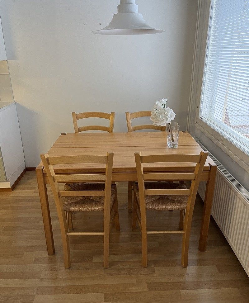 Hongisto ruokapöytä + 4 tuolia
