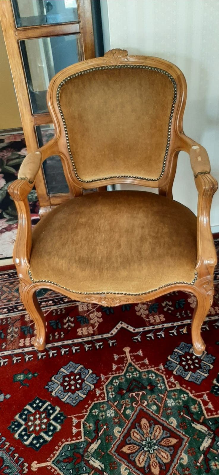100v vanhat tuolit