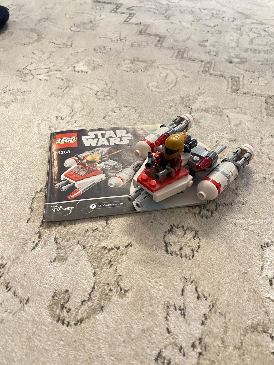 Lego Vastarinnan Y-Siipinen Mikrohävittäjä