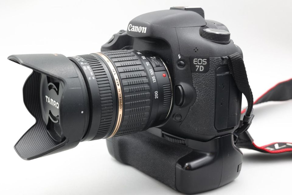 Virheetön Canon EOS 7D, akkukahva, 3 objektiivia, laturi ja 16gt muistikortti