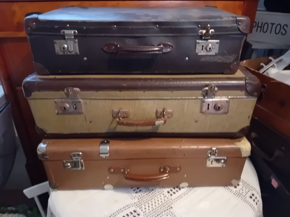 Vanha vintage matkalaukku
