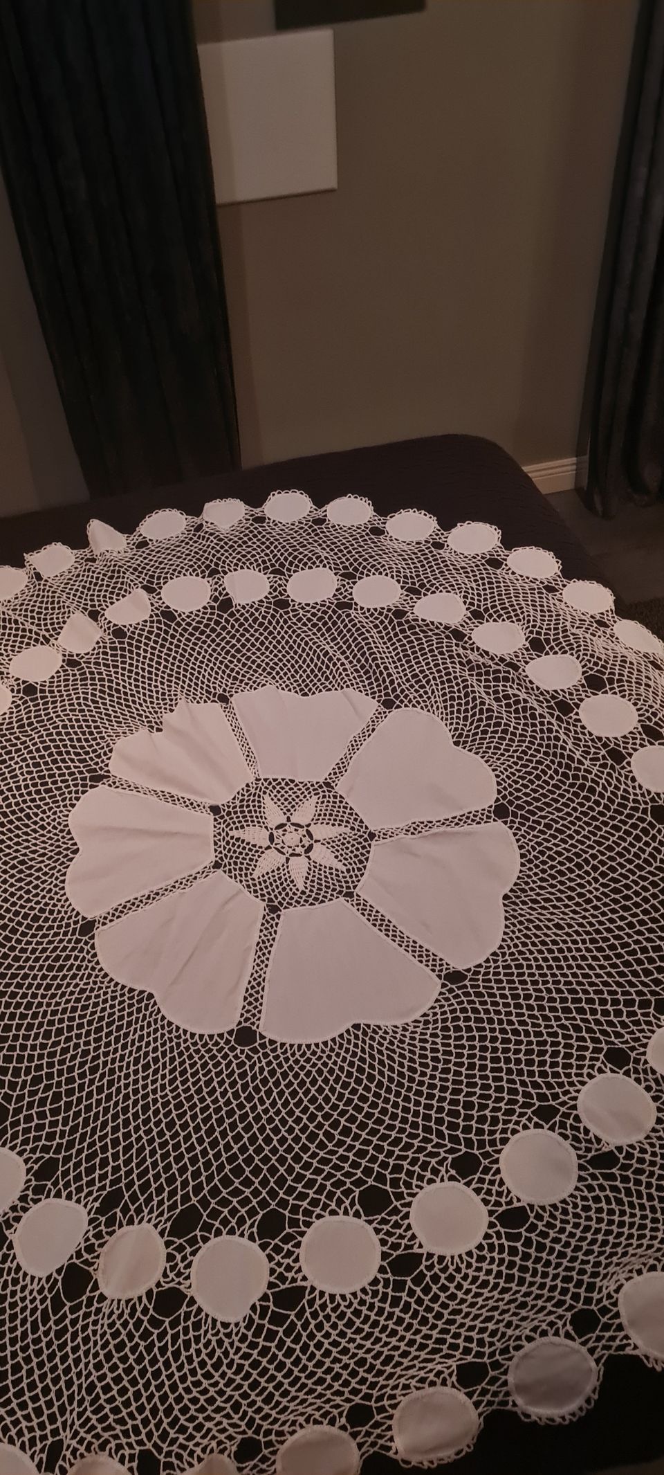 Pöytäliina, halkaisija 150 cm, pyöreälle pöydälle
