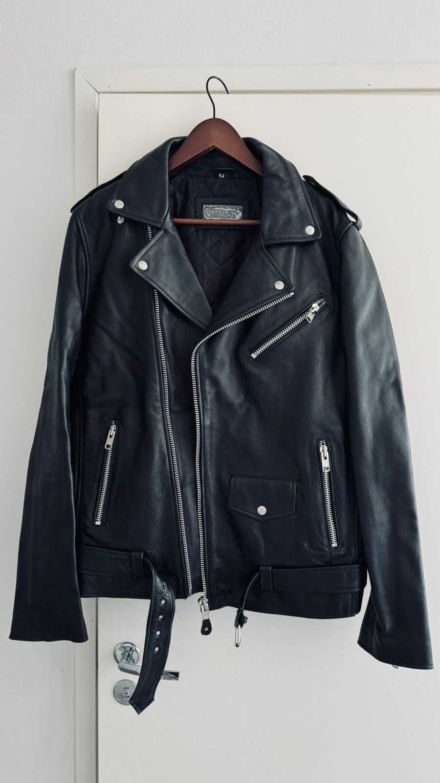 Nahkatakki - Brando-tyylinen biker-takki. Klassikko