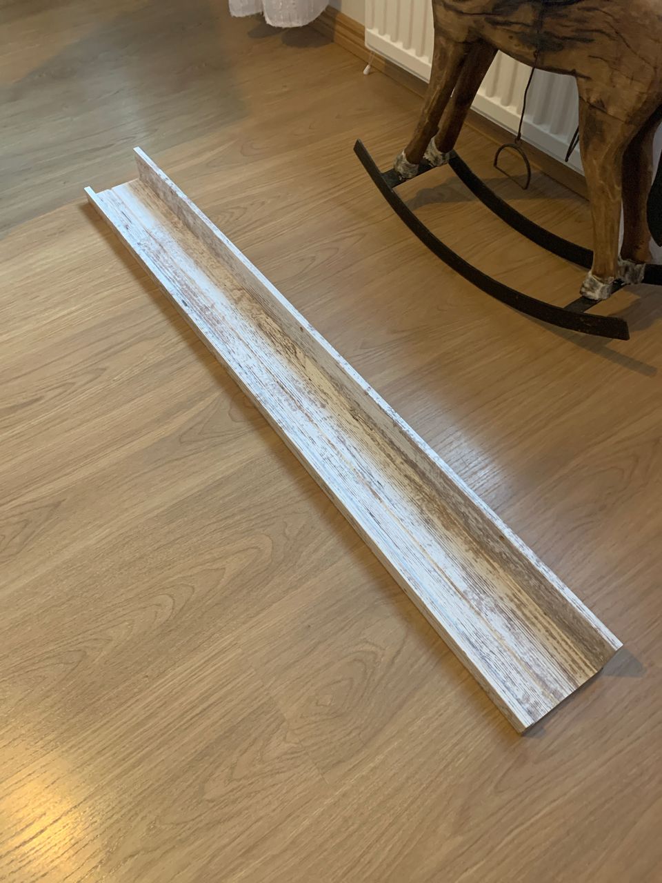 Mosslanda Ikean tauluhylly, 115 cm